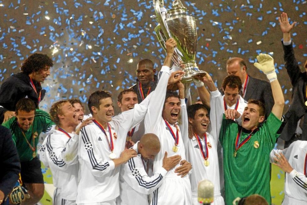 Casillas khởi đầu sự nghiệp đúng vào thời điểm Real Madrid
thống trị bóng đá châu Âu.