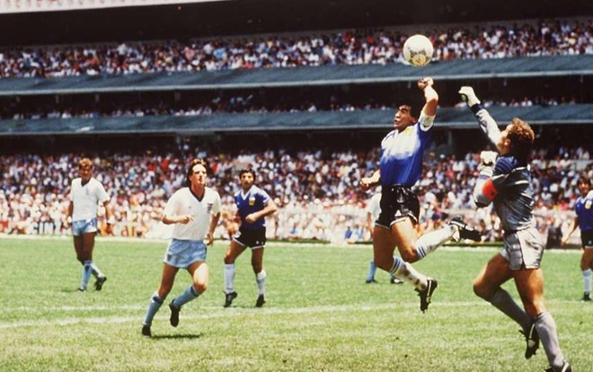 Diego Maradona: Thiên thần và ác quỷ - 1 Bàn thắng bằng tay vào lưới tuyển Anh của Maradona