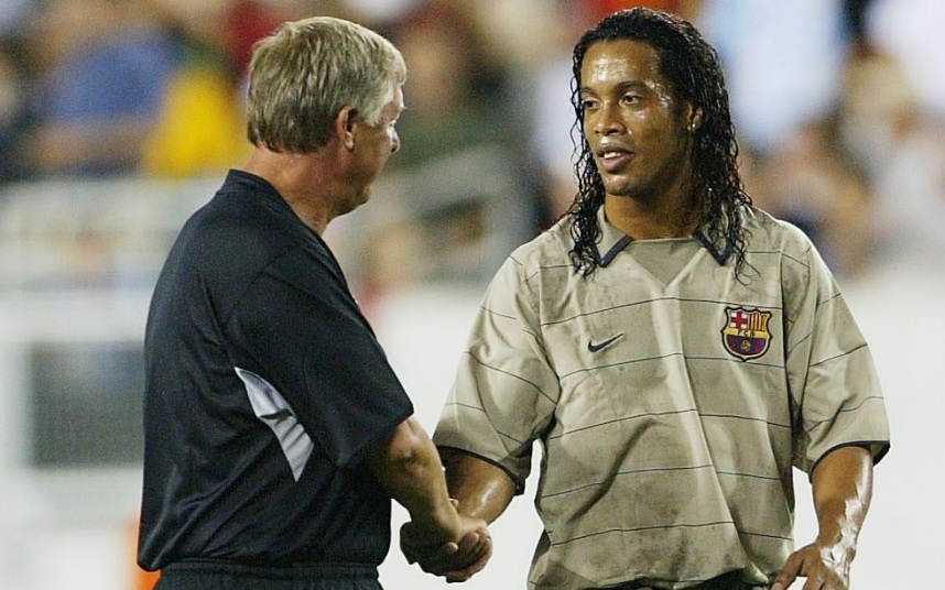 Điểm mặt những ngôi sao lớn MU từng mua hụt - 1 Ronaldinho