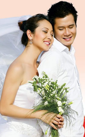 Những cuộc hôn nhân ngắn ngủi của showbiz Việt - 3 Jennifer những ngày hạnh phúc bên Quang Dũng