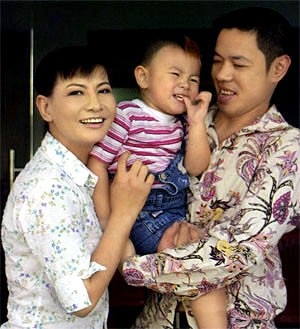 Những cuộc hôn nhân ngắn ngủi của showbiz Việt - 4 Cát Phượng - Thái Hòa và con trai
