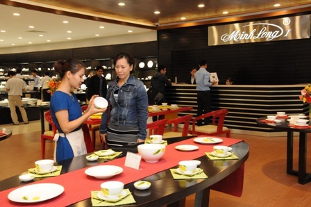 Nhiều quà tặng trong ngày gốm sứ Minh Long I đổ bộ ra Hà Nội - 5 Bộ sản phẩm hoa văn quả chanh được khách hàng quan tâm