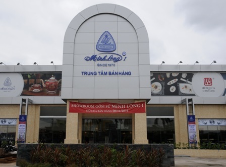 Nhiều quà tặng trong ngày gốm sứ Minh Long I đổ bộ ra Hà Nội - 2 Mặt tiền showroom Minh Long I tại Hà Nội