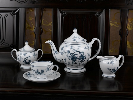 Nhiều quà tặng trong ngày gốm sứ Minh Long I đổ bộ ra Hà Nội - 12 Đội ngũ nhân viên bán hàng của Minh Long I sẽ tận tình tư vấn cho khách