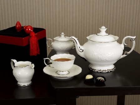 Nhiều quà tặng trong ngày gốm sứ Minh Long I đổ bộ ra Hà Nội - 13 Đội ngũ nhân viên bán hàng của Minh Long I sẽ tận tình tư vấn cho khách