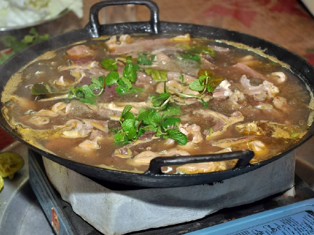 Rượu ngô, thắng cố mặn nồng - 5 “Thảng cố” nghĩa là món canh ở trong cái chảo