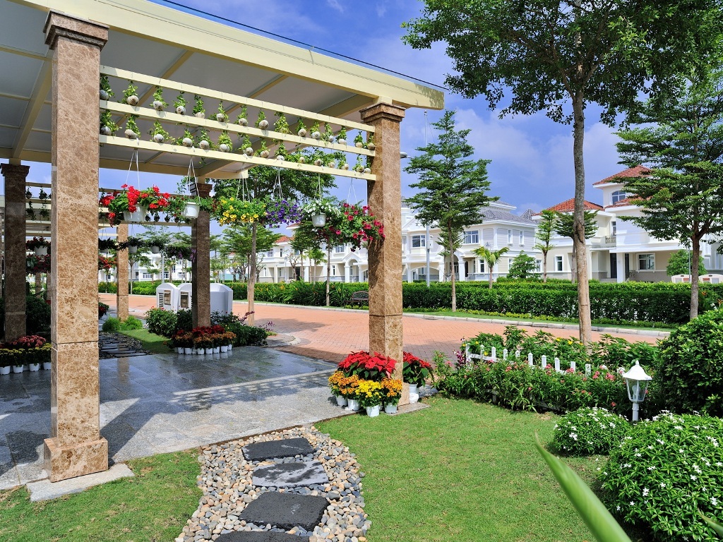 Biệt thự triệu đô ở Sài Gòn - 1 Một trong những điểm đặc sắc của biệt thự Chateau là không gian xanh hiện diện khắp nơi