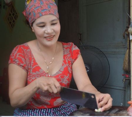 Cháu ngoại cụ Tặng, chị Lê Thị Thu Hà