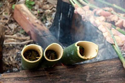 Nỗi nhớ canh lá nhíp - 4 Canh lá nhíp nấu ống lồ ô