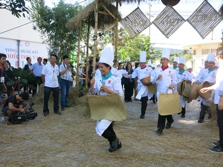 Vô địch Chiếc thìa vàng 2014: Khách sạn Caravelle giành giải 1 tỷ đồng - 2 Và sau đó vội vã đi chợ chọn nguyên liệu