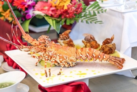 Vô địch Chiếc thìa vàng 2014: Khách sạn Caravelle giành giải 1 tỷ đồng - 22 Tôm hùm sốt chanh leo với rượu cognac ăn với khoai tây nghiền (Khách sạn Sunway Hà Nội - Giải nhì)