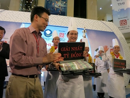 Vô địch Chiếc thìa vàng 2014: Khách sạn Caravelle giành giải 1 tỷ đồng - 8 Diva Thanh Lam là một trong những giám khảo khách mời đặc biệt của cuộc thi