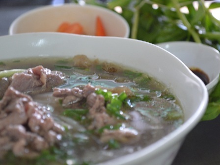 Phở Tứ Hải và giọt nước mắt ngày trở về của thực khách - 1 Phở Tứ Hải thơm ngon