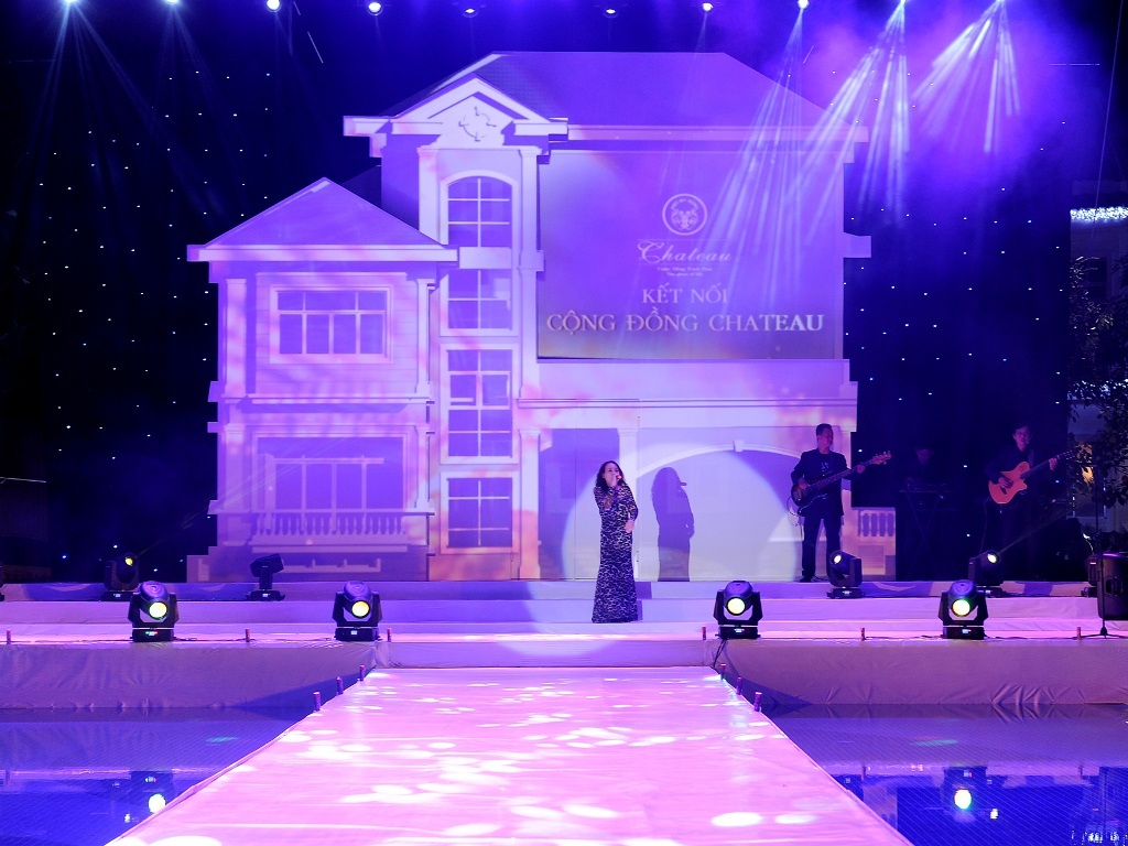 Ca sỹ Lan Thảo có màn trình diễn xuất thần với những ca khúc trữ tình nổi tiếng: