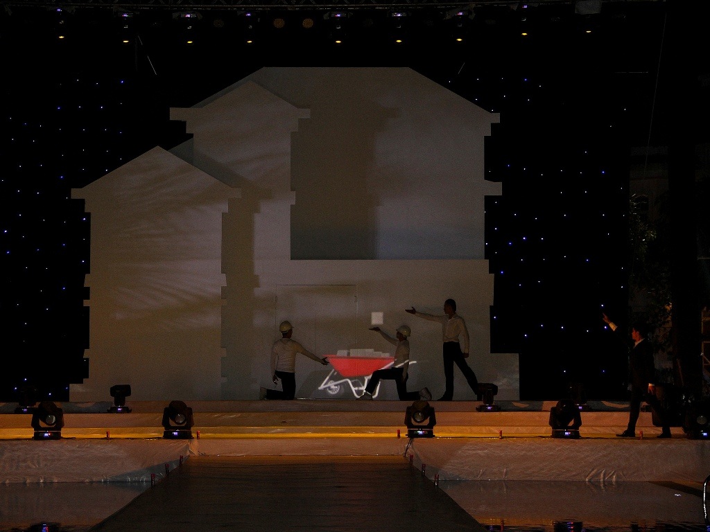 Màn trình diễn 3D Mapping thu hút sự quan tâm đặc biệt của quan khách