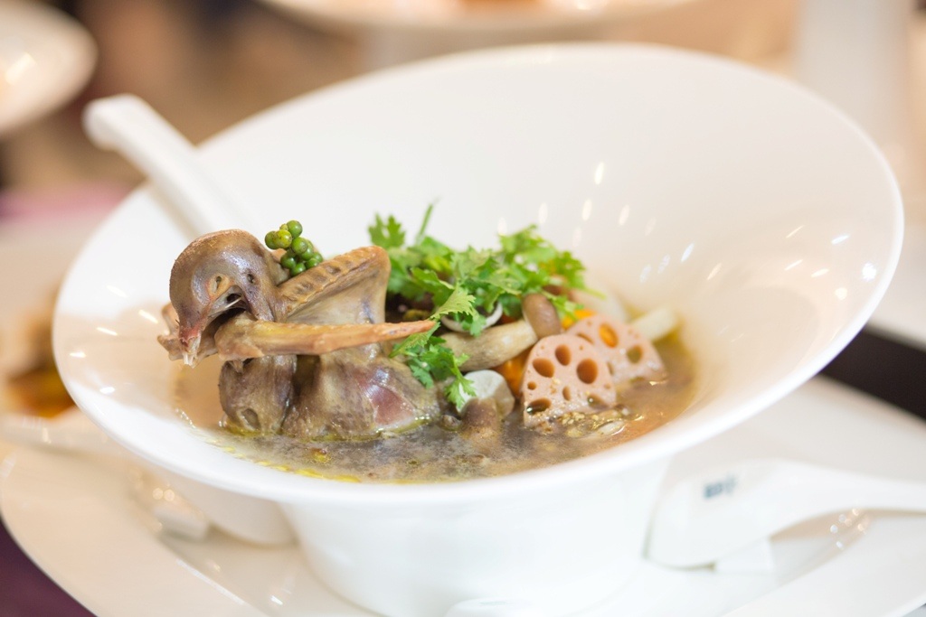 Đã mắt, ngon miệng với vòng loại “Chiếc thìa vàng 2015” tại Cần Thơ - 6 Bồ câu gà hầm nấm tràm Phú Quốc