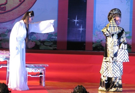 Chia đều cho “Giọt máu oan cừu” và “Mệnh đế vương” - 8 Chia đều cho “Giọt máu oan cừu” và “Mệnh đế vương” - 8