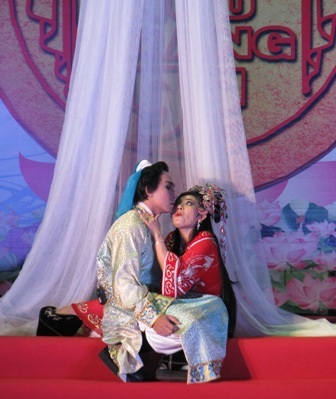 "Người đẹp Đắc Kỷ" Kim Hiền lấy lòng khán giả - 4