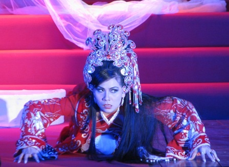 "Người đẹp Đắc Kỷ" Kim Hiền lấy lòng khán giả - 3