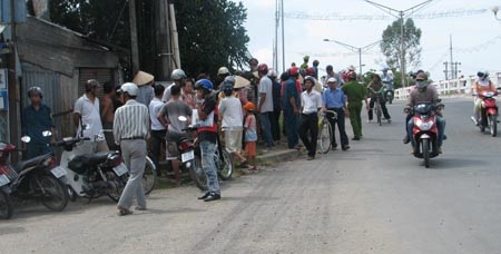 Nam thanh niên gục chết dưới chân cầu - 2 Nam thanh niên gục chết dưới chân cầu - 2