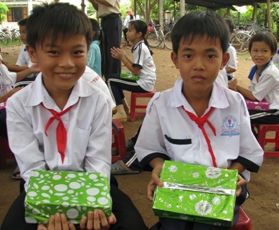 " Một triệu cuốn vở…" đến với học sinh nghèo xứ dừa Bến Tre - 10