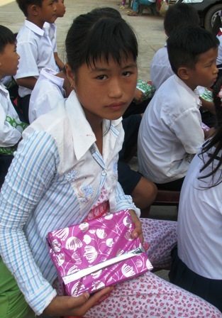 " Một triệu cuốn vở…" đến với học sinh nghèo xứ dừa Bến Tre - 6