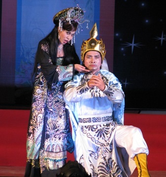Chia đều cho “Giọt máu oan cừu” và “Mệnh đế vương” - 17 Chia đều cho “Giọt máu oan cừu” và “Mệnh đế vương” - 17