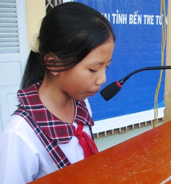 " Một triệu cuốn vở…" đến với học sinh nghèo xứ dừa Bến Tre - 4