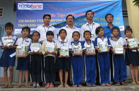 Hành trình “Một triệu cuốn vở…” đến với học sinh nghèo Cà Mau - 6 Hành trình “Một triệu cuốn vở…” đến với học sinh nghèo Cà Mau - 6