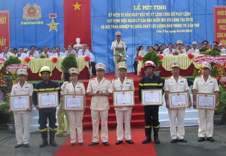 Mít tinh kỷ niệm ngày toàn dân phòng cháy chữa cháy - 4