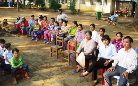 " Một triệu cuốn vở…" đến với học sinh nghèo xứ dừa Bến Tre - 7