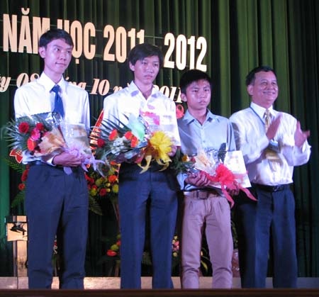 ĐH Y dược Cần Thơ khen thưởng thủ khoa và sinh viên khá giỏi - 1 ĐH Y dược Cần Thơ khen thưởng thủ khoa và sinh viên khá giỏi - 1