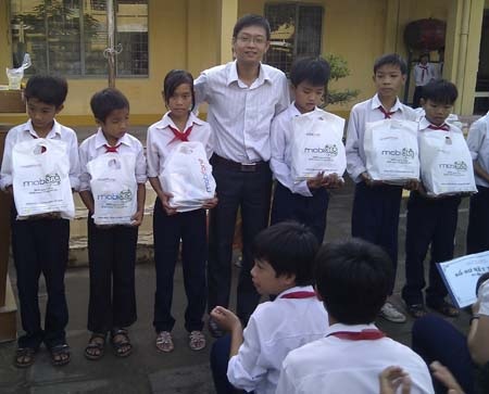 "Một triệu cuốn vở..." đến với Sóc Trăng, Cần Thơ - 4 "Một triệu cuốn vở..." đến với Sóc Trăng, Cần Thơ - 4