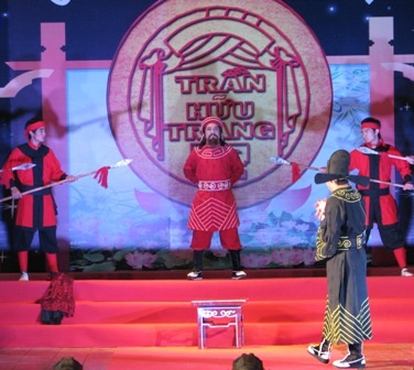 Chia đều cho “Giọt máu oan cừu” và “Mệnh đế vương” - 13 Chia đều cho “Giọt máu oan cừu” và “Mệnh đế vương” - 13