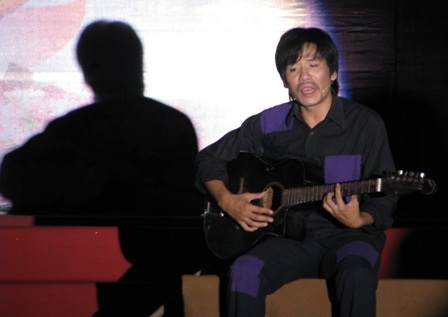 Chia đều cho “Giọt máu oan cừu” và “Mệnh đế vương” - 14 Chia đều cho “Giọt máu oan cừu” và “Mệnh đế vương” - 14