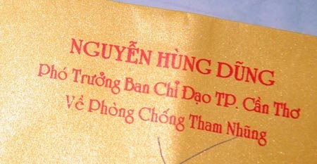 Kỷ luật cán bộ in chức danh trên thiệp cưới của con - 1