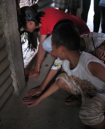 Nền nhà bốc khói, nóng 80 độ C - 5 Nền nhà bốc khói, nóng 80 độ C - 5