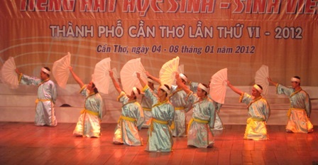 Cần Thơ: 27 SV nhận danh hiệu “Sinh viên 5 tốt” - 4 Cần Thơ: 27 SV nhận danh hiệu “Sinh viên 5 tốt” - 4