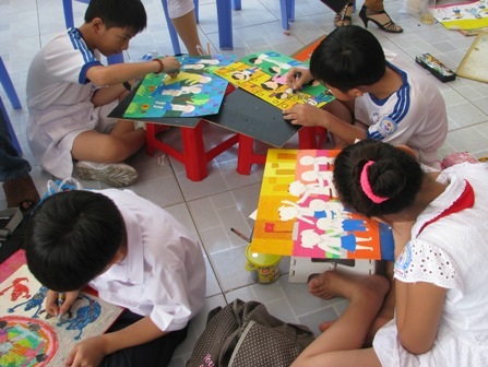 Sôi động vẽ tranh phòng chống bạo lực học đường - 2 Sôi động vẽ tranh phòng chống bạo lực học đường - 2