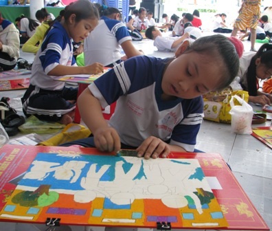Sôi động vẽ tranh phòng chống bạo lực học đường - 3 Sôi động vẽ tranh phòng chống bạo lực học đường - 3