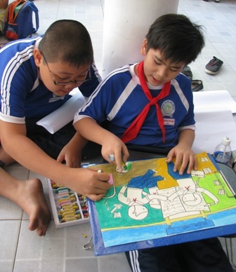 Sôi động vẽ tranh phòng chống bạo lực học đường - 6 Sôi động vẽ tranh phòng chống bạo lực học đường - 6