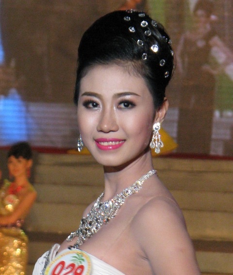 5 người đẹp hồi hộp chờ giây phút đăng quang   