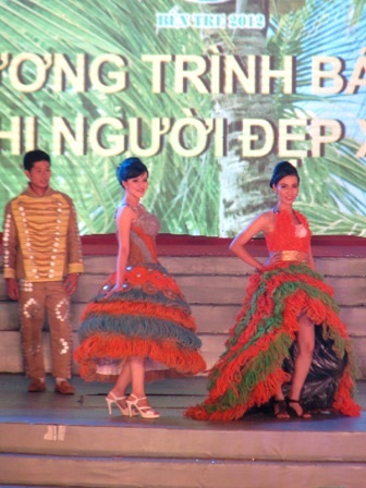 Ấn tượng trang phục dừa tại Festival Dừa 2012 - 12 Ấn tượng trang phục dừa tại Festival Dừa 2012