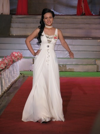 5 người đẹp hồi hộp chờ giây phút đăng quang   