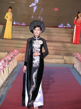 5 người đẹp hồi hộp chờ giây phút đăng quang   