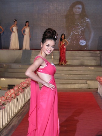 5 người đẹp hồi hộp chờ giây phút đăng quang   