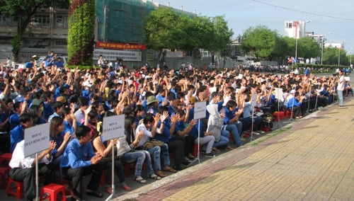 Hàng ngàn thanh niên nô nức ra quân tình nguyện hè 2012 - 1 Hàng ngàn thanh niên nô nức ra quân tình nguyện hè 2012