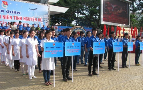 Hàng ngàn thanh niên nô nức ra quân tình nguyện hè 2012 - 2 Hàng ngàn thanh niên nô nức ra quân tình nguyện hè 2012