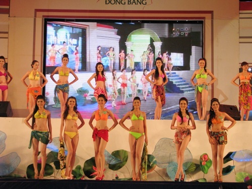 Người đẹp “khoe” ba vòng gợi cảm trong phần thi áo tắm - 27 Người đẹp “khoe” ba vòng gợi cảm trong phần thi áo tắm