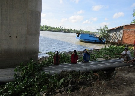 Nam sinh viên mất tích khi nhảy sông cứu bạn tự tử